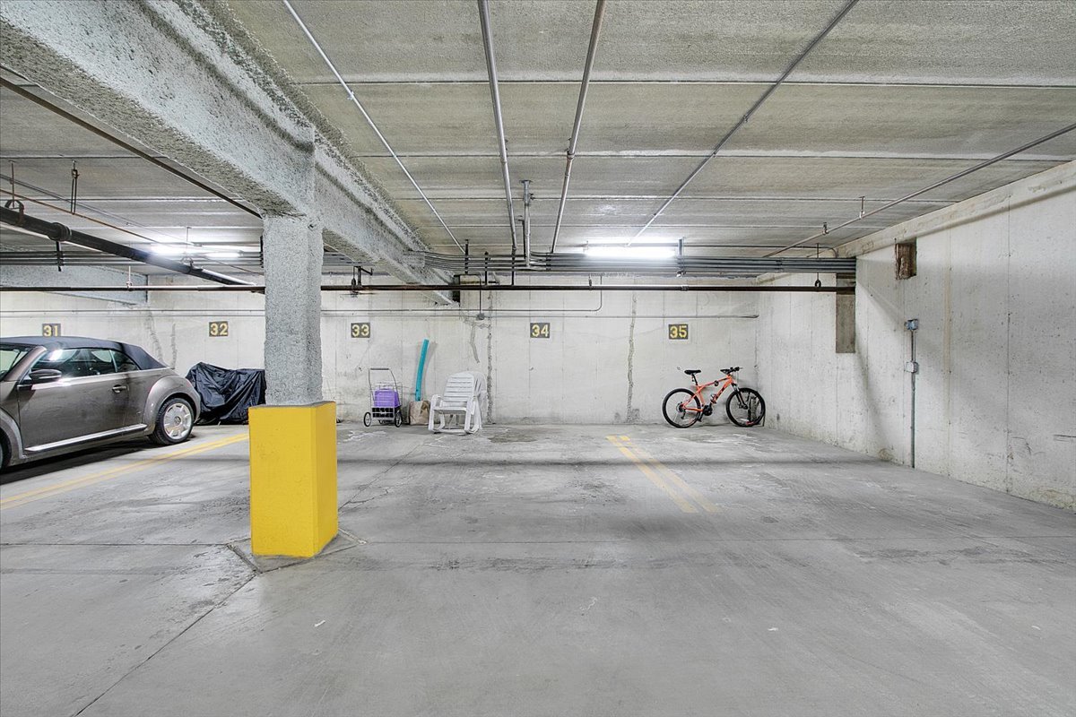 245 S Park Lane #321, Palatine, IL 60074