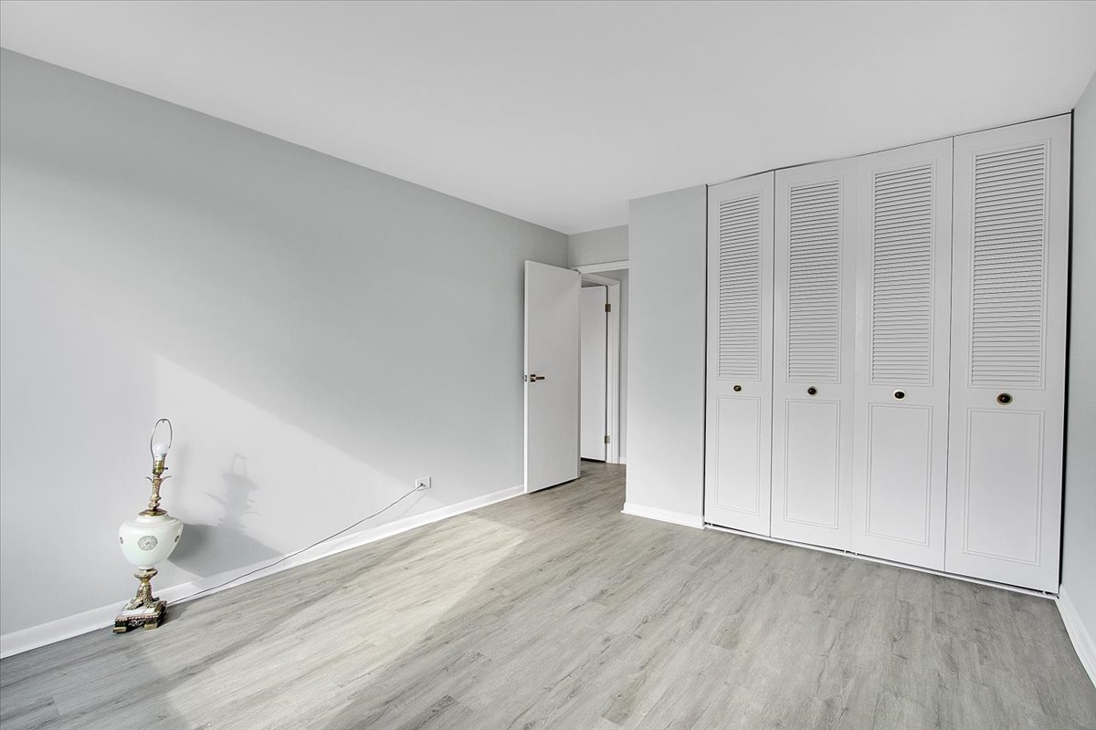 245 S Park Lane #321, Palatine, IL 60074