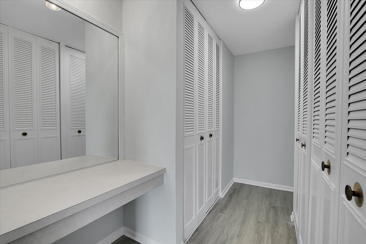 245 S Park Lane #321, Palatine, IL 60074