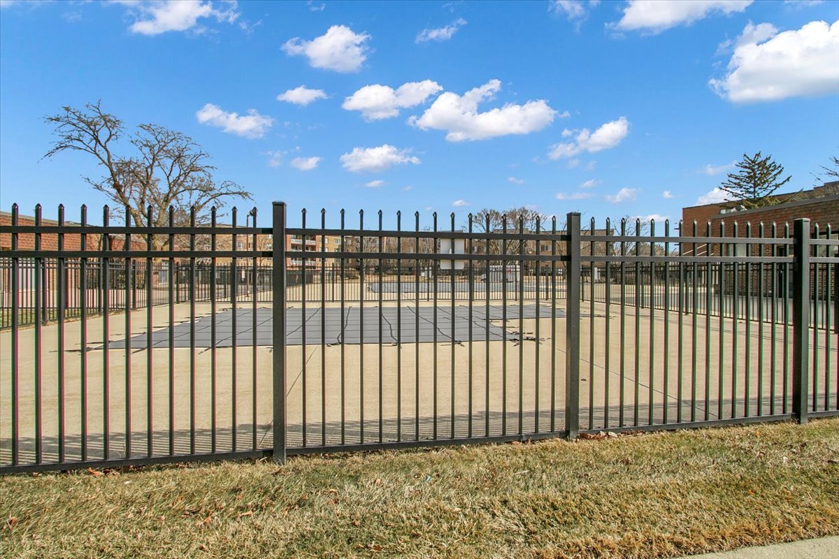 245 S Park Lane #321, Palatine, IL 60074