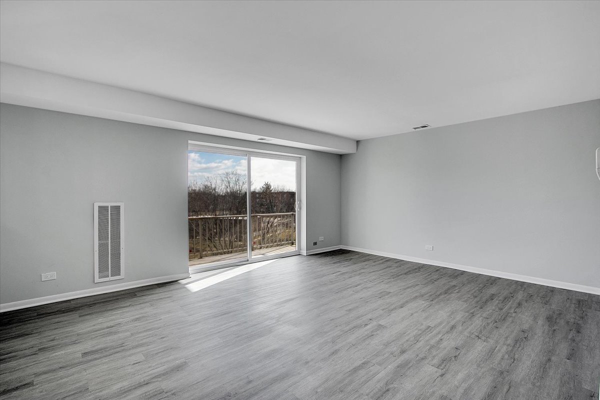 245 S Park Lane #321, Palatine, IL 60074