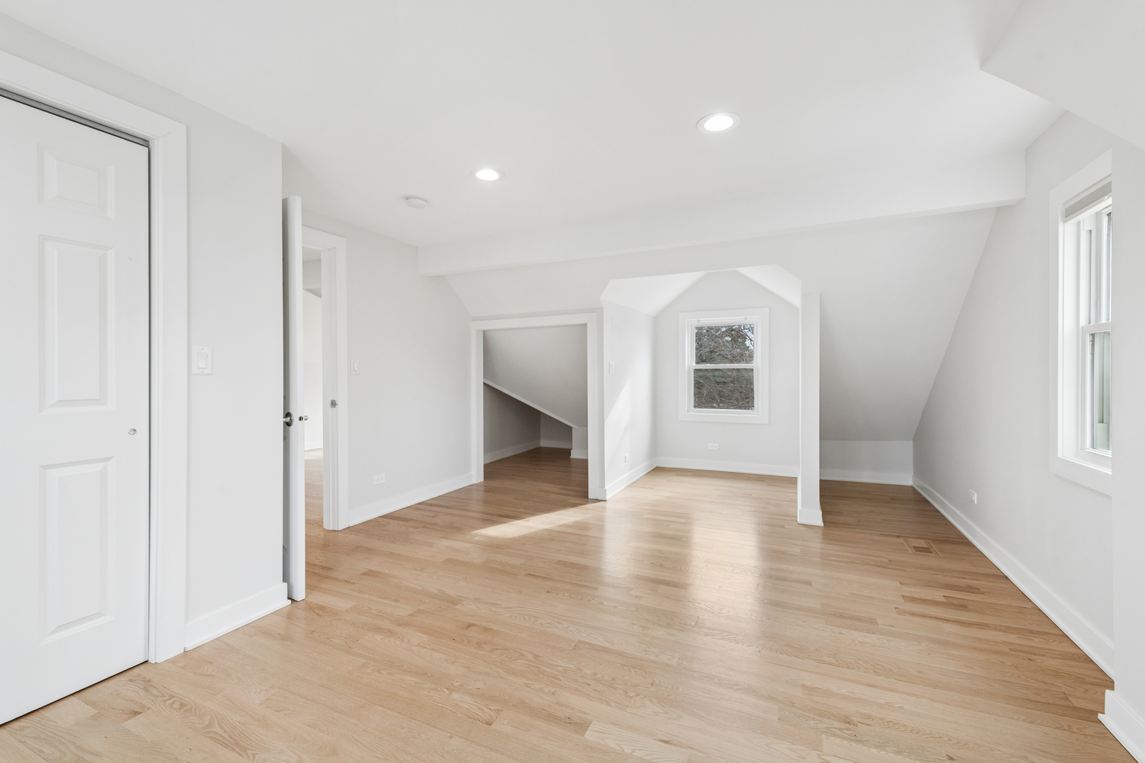 512 N Elm Street, Mount Prospect, IL 60056