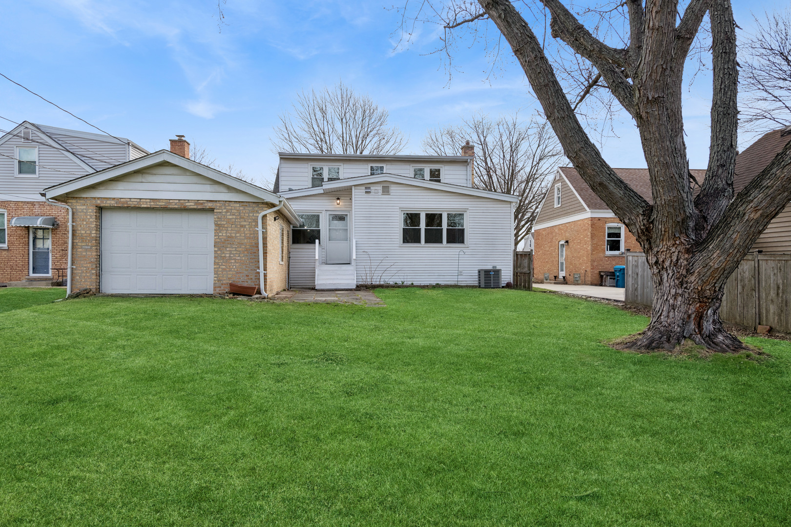 512 N Elm Street, Mount Prospect, IL 60056