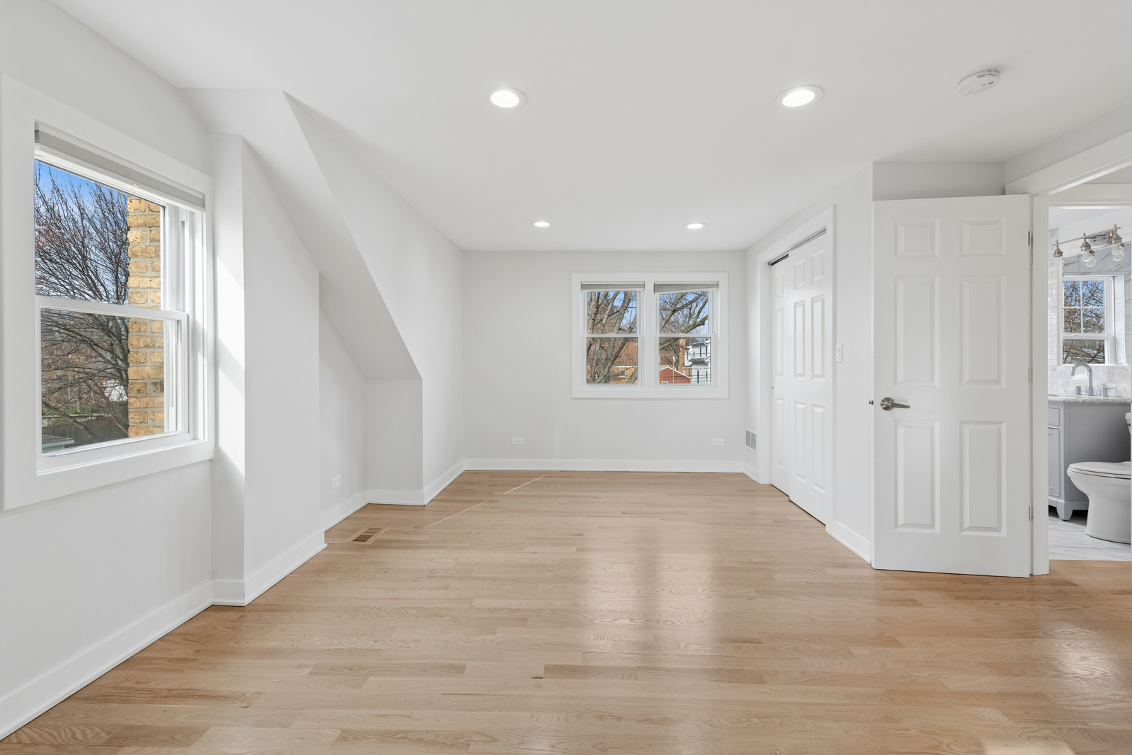 512 N Elm Street, Mount Prospect, IL 60056