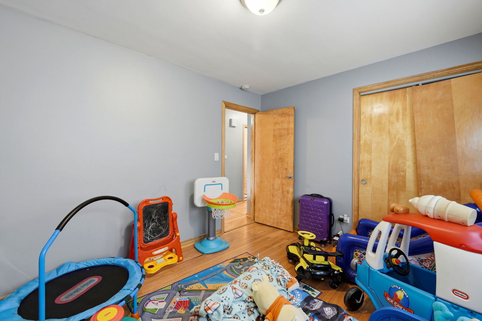 4428 N Tripp Avenue, Chicago, IL 60630