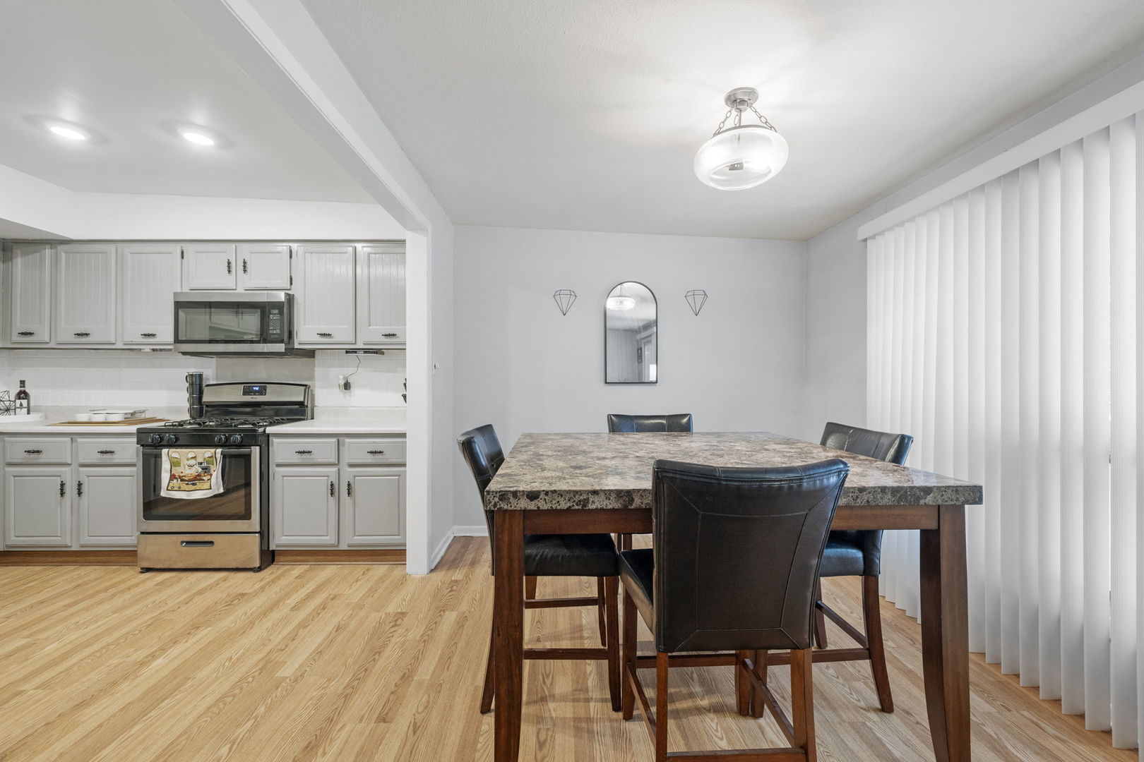 16345 Brementowne Drive, Tinley Park, IL 60477