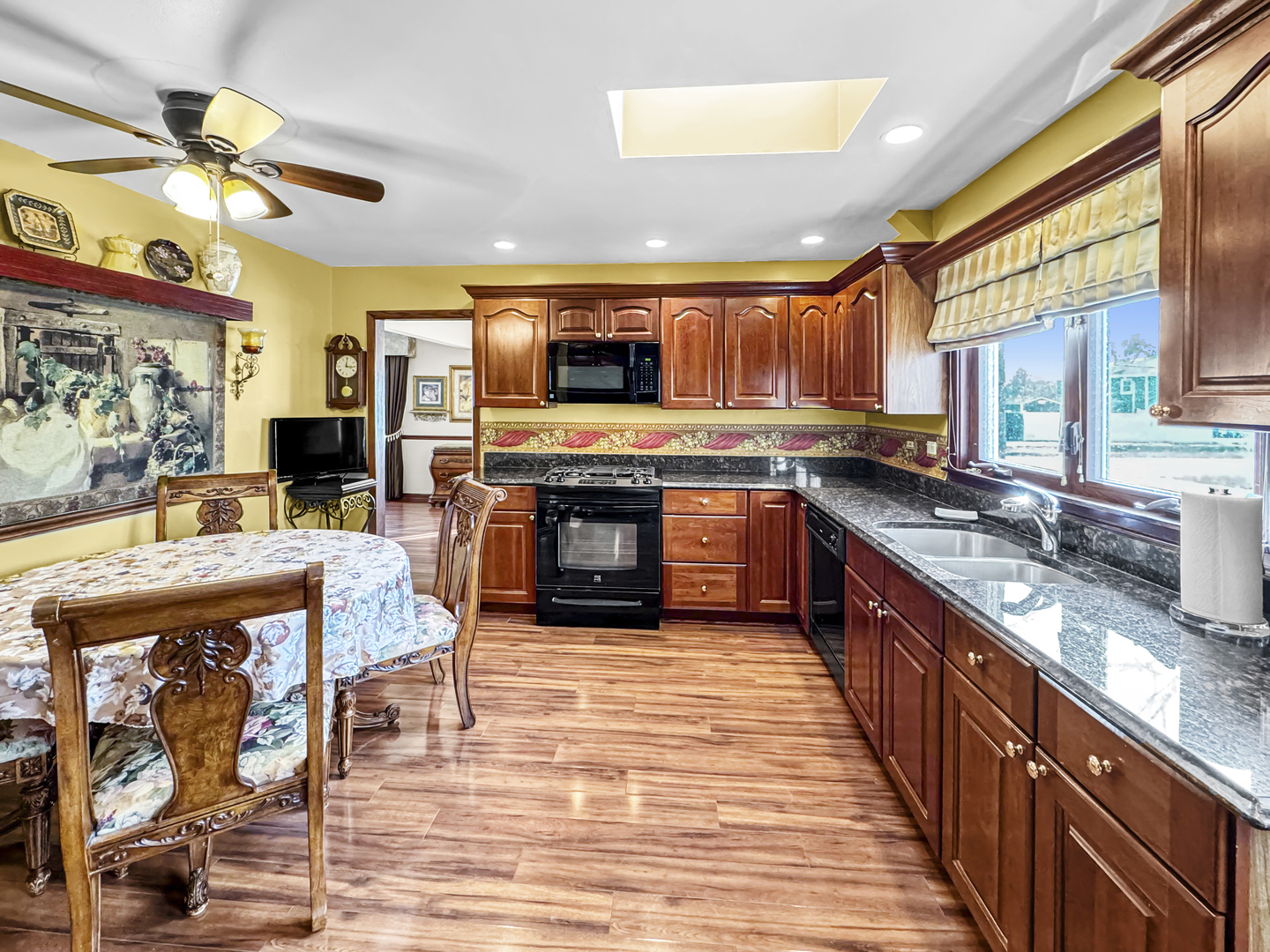 2650 Sunnyside Avenue, Westchester, IL 60154