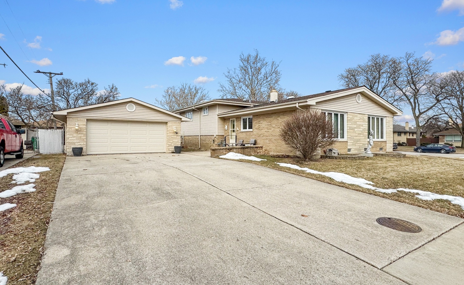 2650 Sunnyside Avenue, Westchester, IL 60154