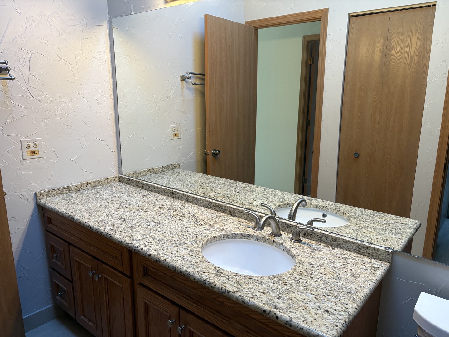 7321 Baybury Road, Downers Grove, IL 60516