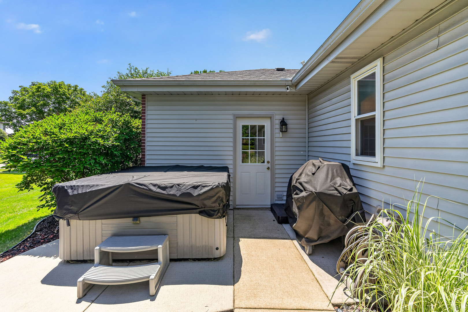 16946 Mohican Drive, Lockport, IL 60441
