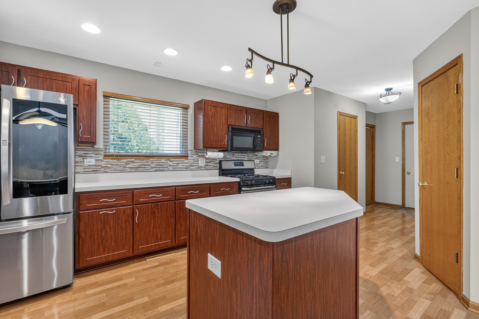 16946 Mohican Drive, Lockport, IL 60441
