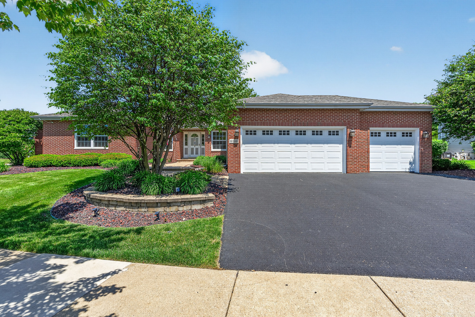 16946 Mohican Drive, Lockport, IL 60441