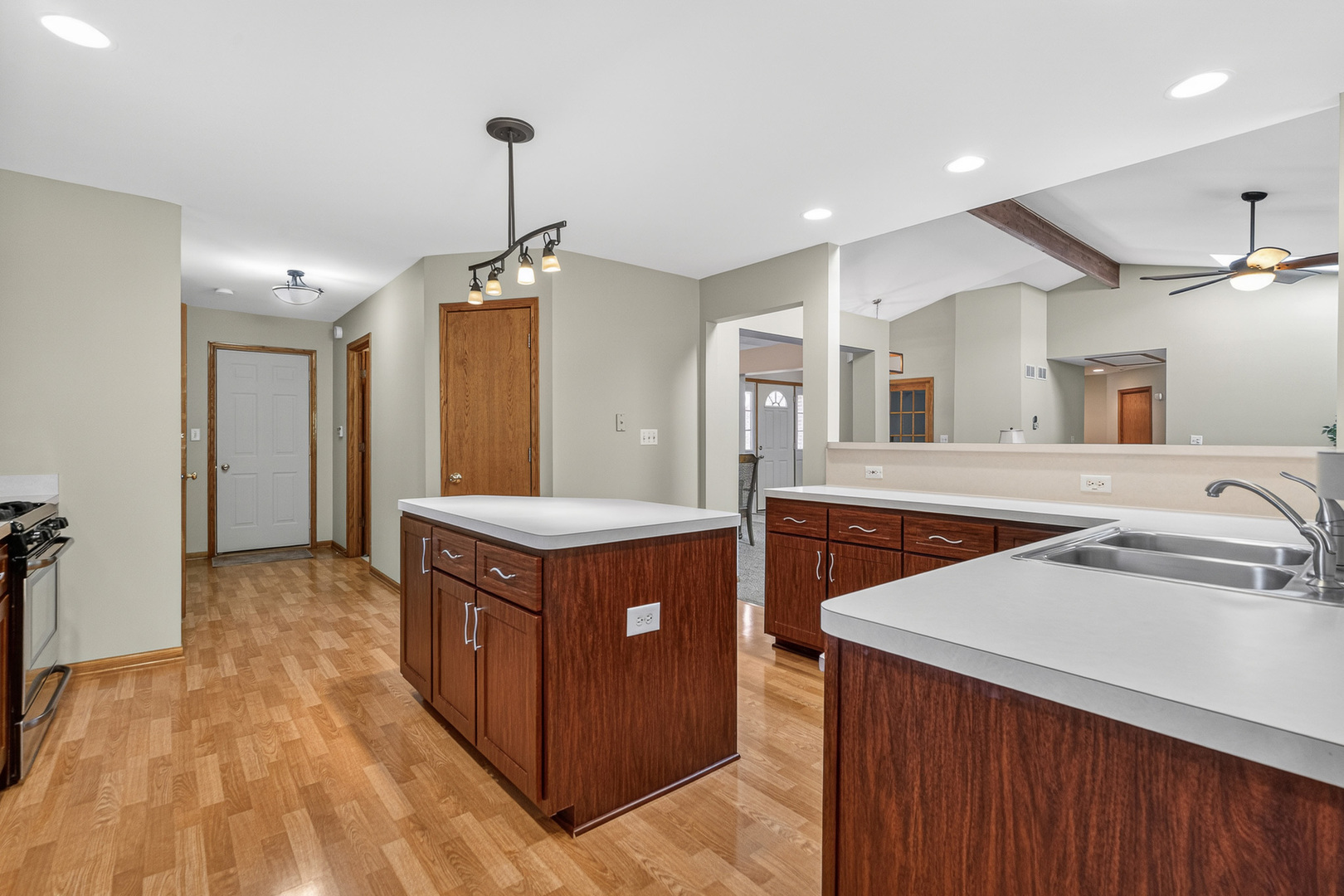 16946 Mohican Drive, Lockport, IL 60441