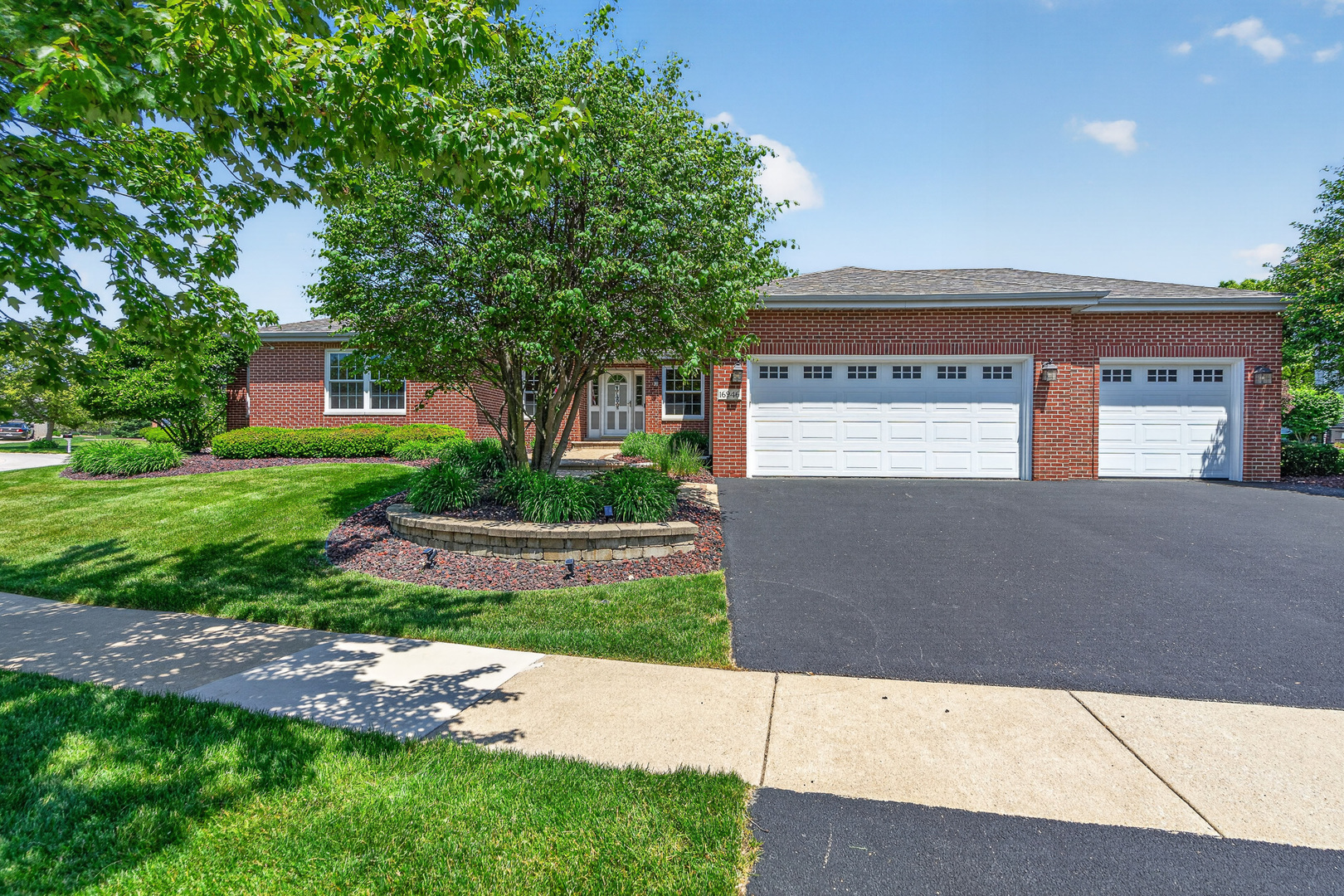 16946 Mohican Drive, Lockport, IL 60441