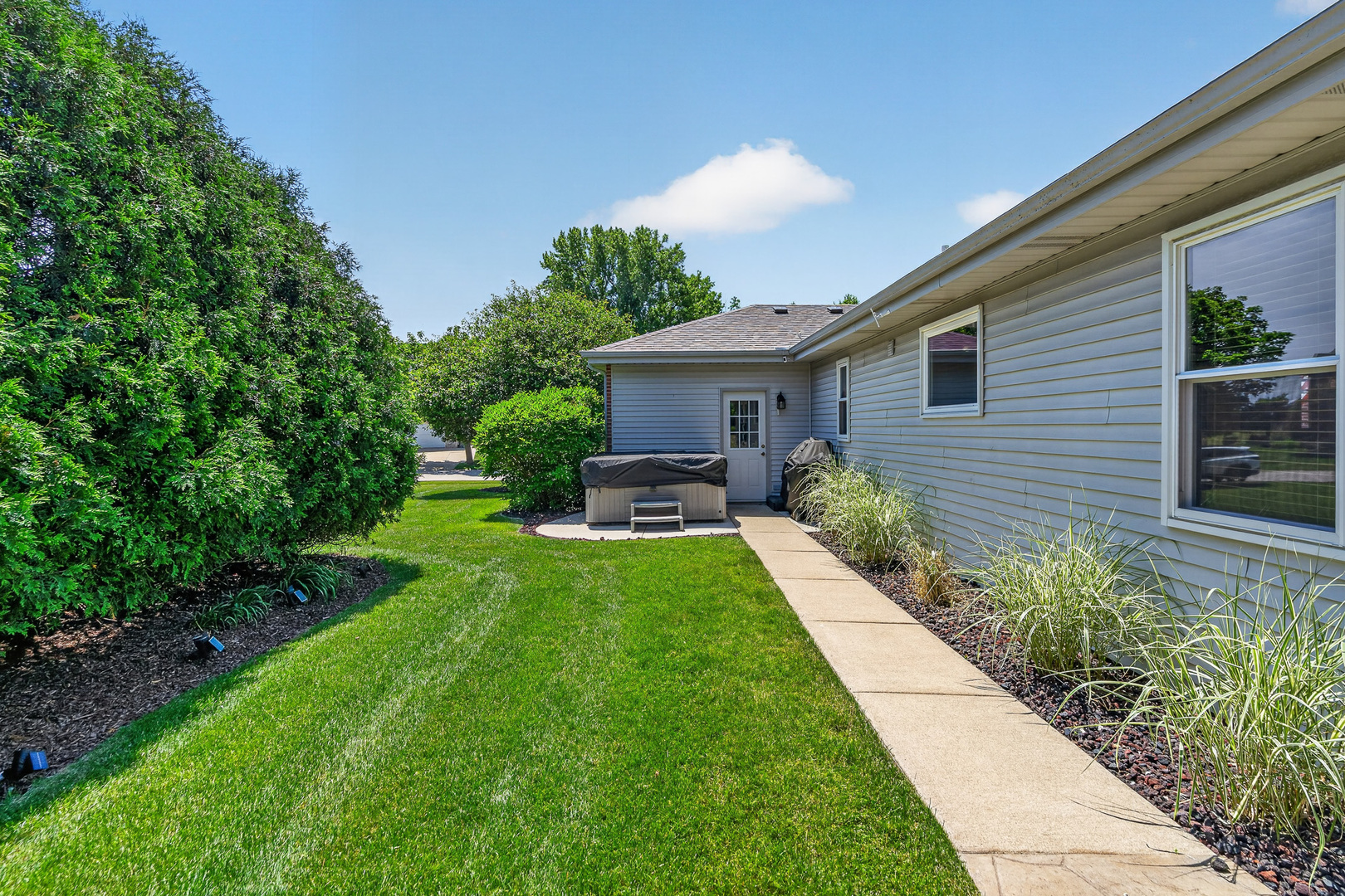 16946 Mohican Drive, Lockport, IL 60441