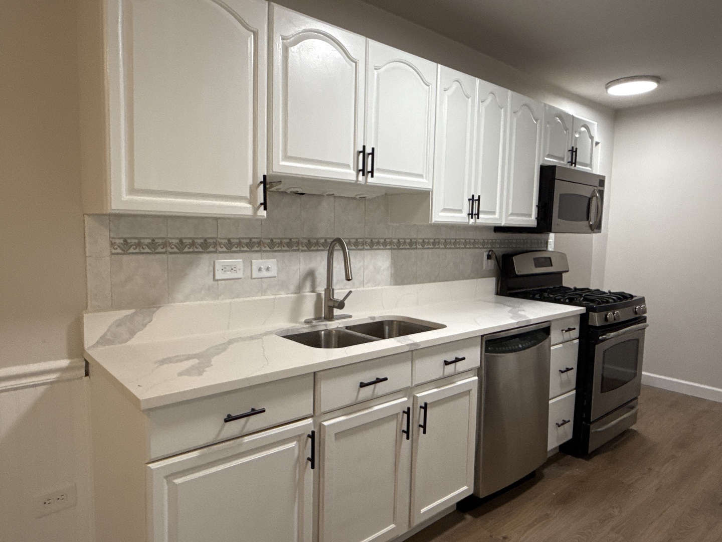 901 Gael Drive #B, Joliet, IL 60435