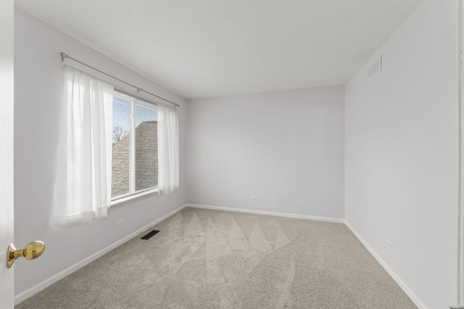 1643 ORCHARD Court, West Chicago, IL 60185