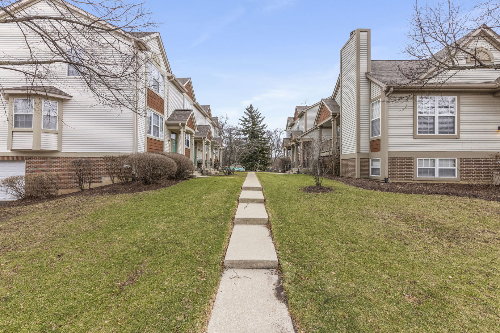 1643 ORCHARD Court, West Chicago, IL 60185