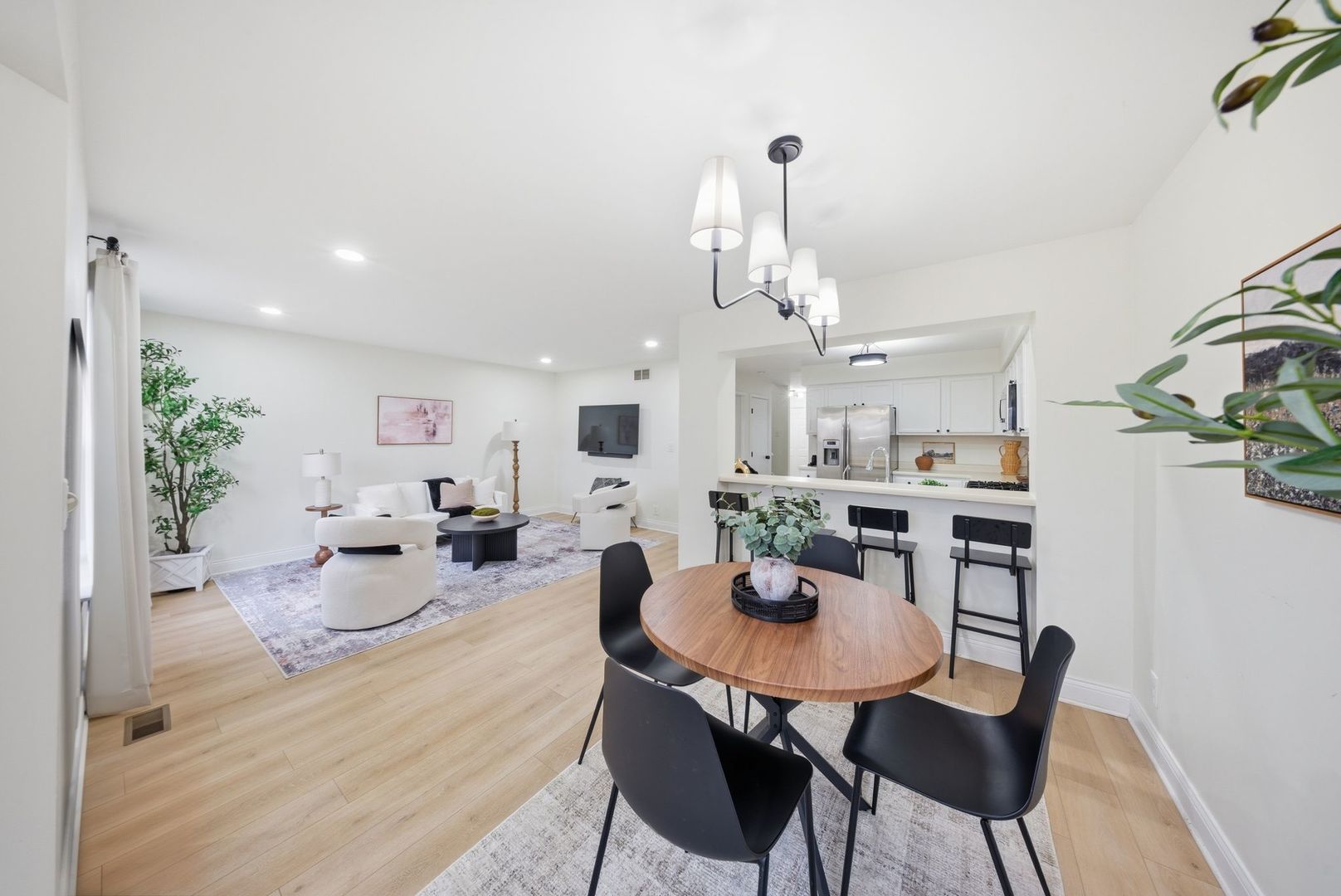 510 Waterford Drive, Oswego, IL 60543