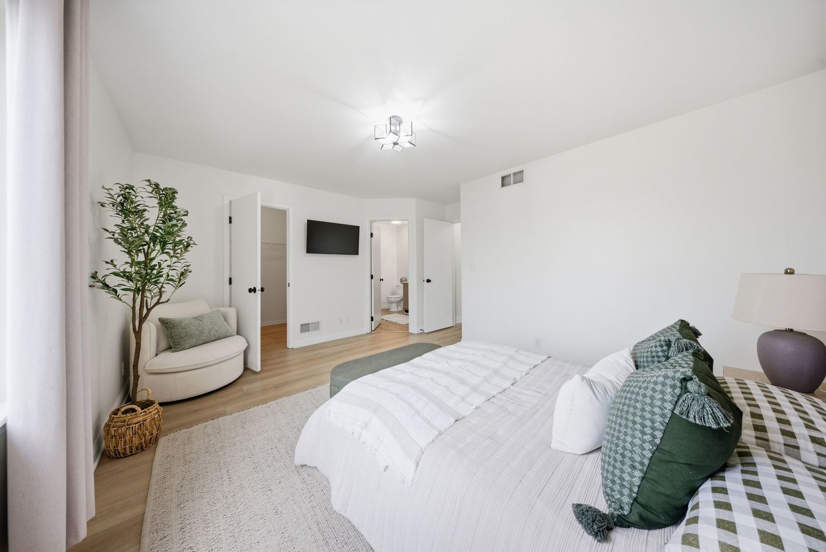 510 Waterford Drive, Oswego, IL 60543