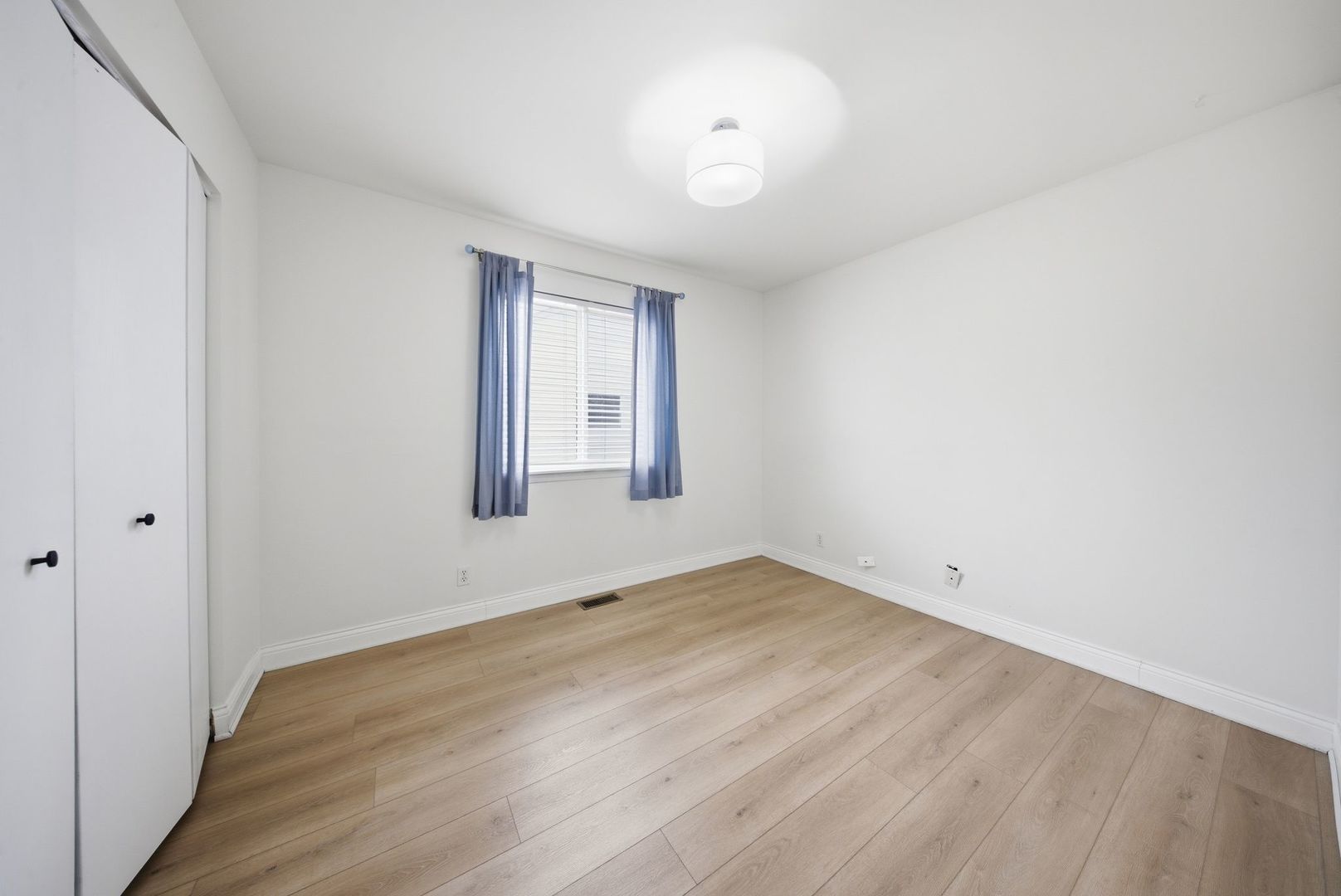 510 Waterford Drive, Oswego, IL 60543