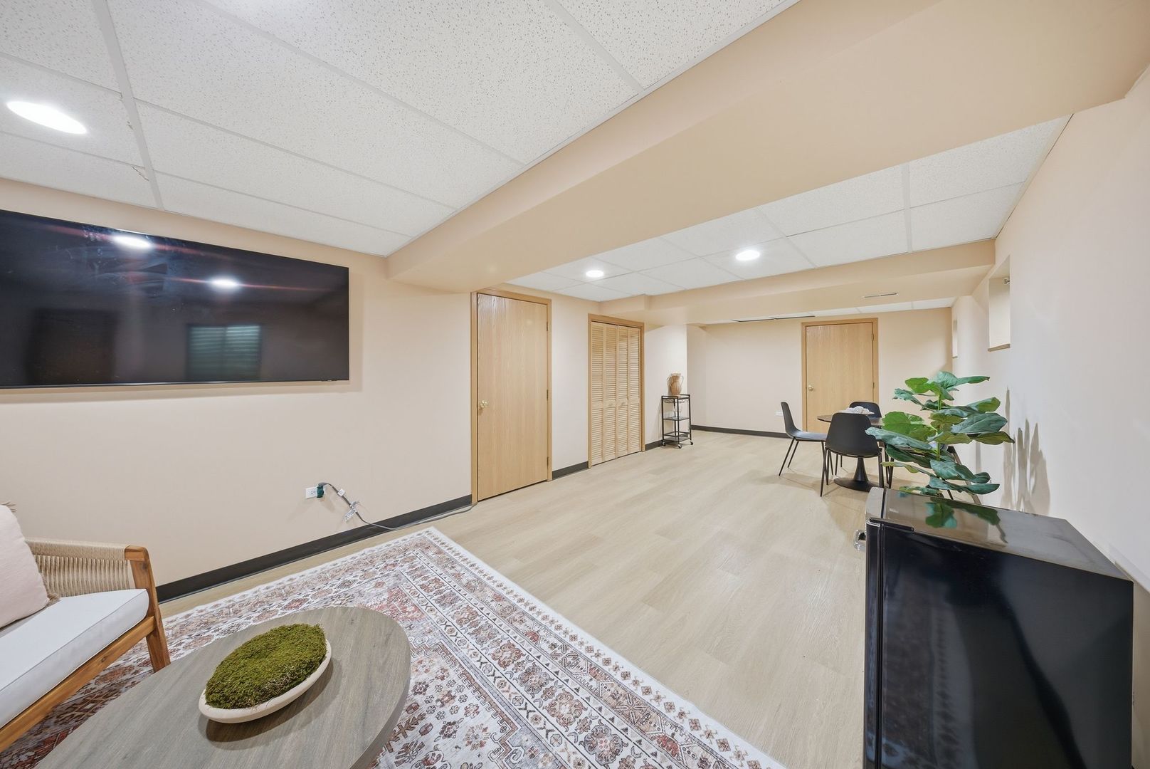 510 Waterford Drive, Oswego, IL 60543