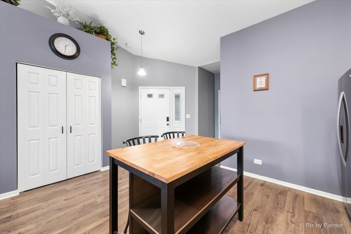 1354 Essex Street, Algonquin, IL 60102