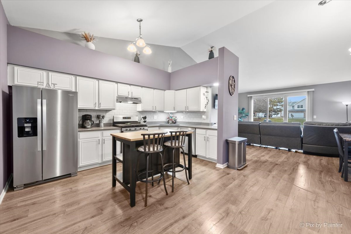 1354 Essex Street, Algonquin, IL 60102