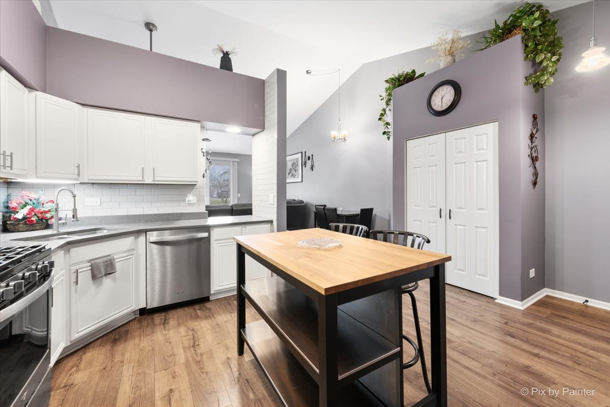 1354 Essex Street, Algonquin, IL 60102