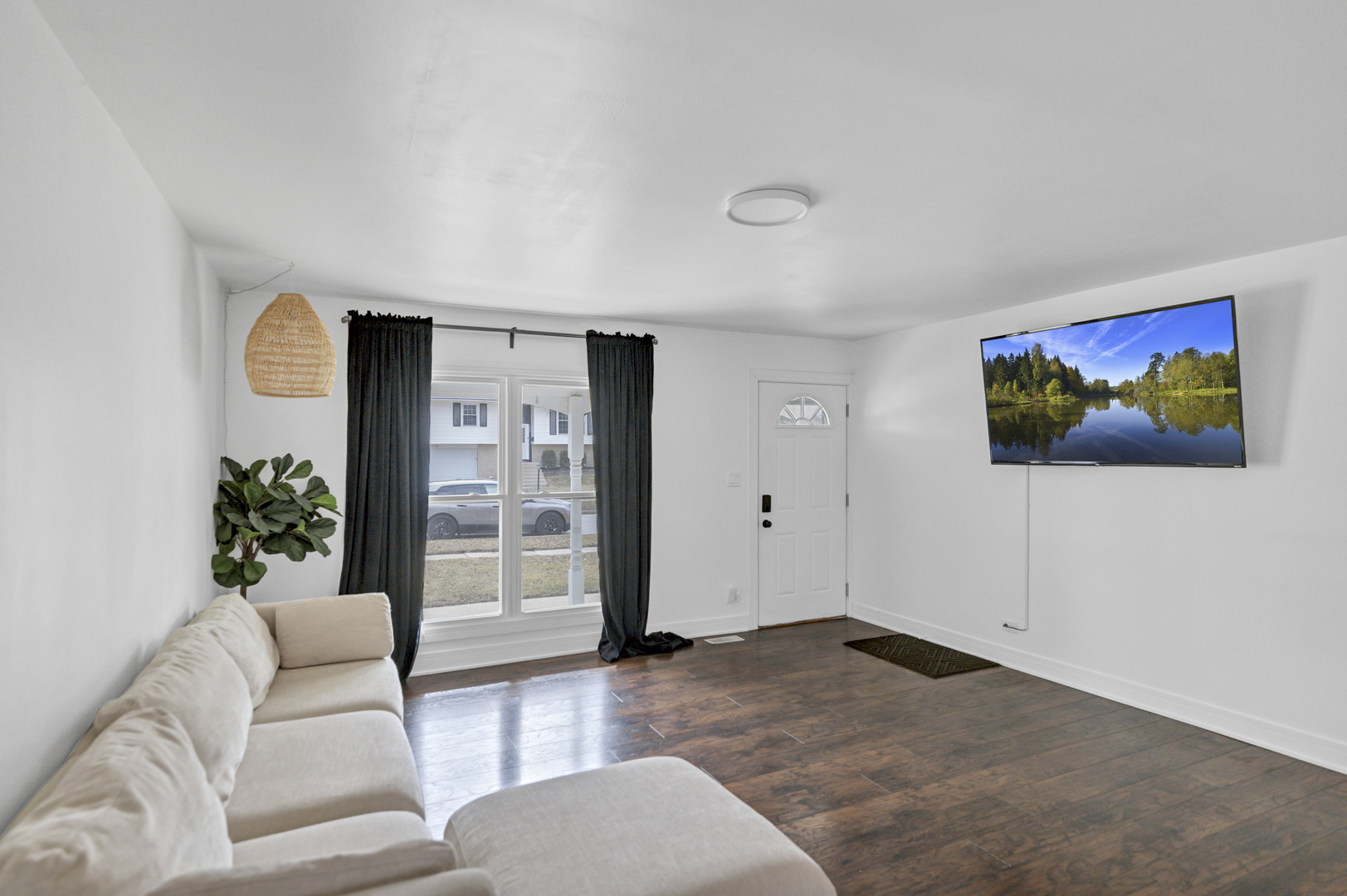 1005 Meadow Lane, Streamwood, IL 60107