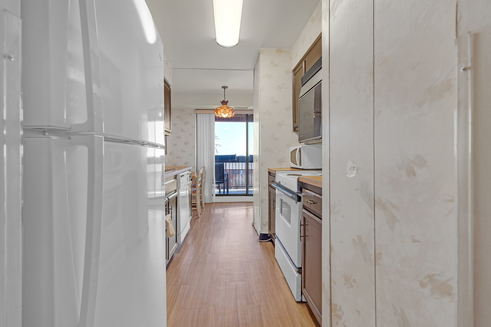 3801 Appian Way #403, Glenview, IL 60025