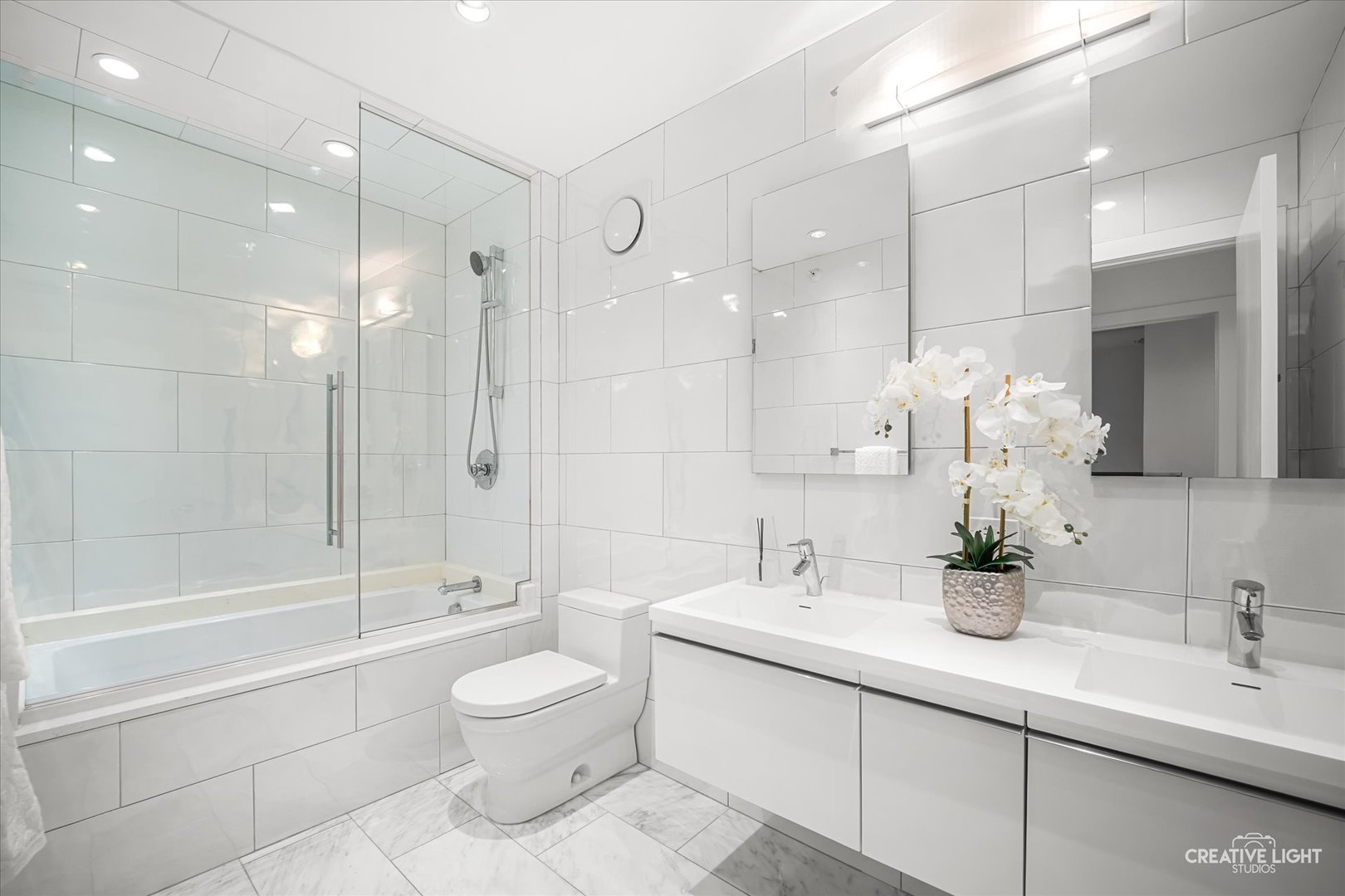 204 N Park Drive, Chicago, IL 60601