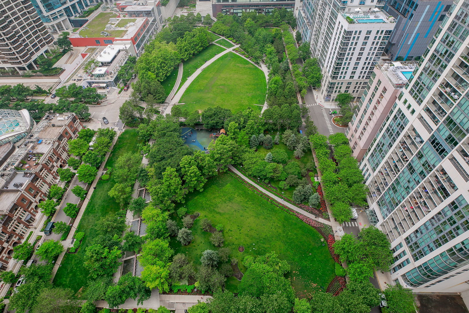 204 N Park Drive, Chicago, IL 60601