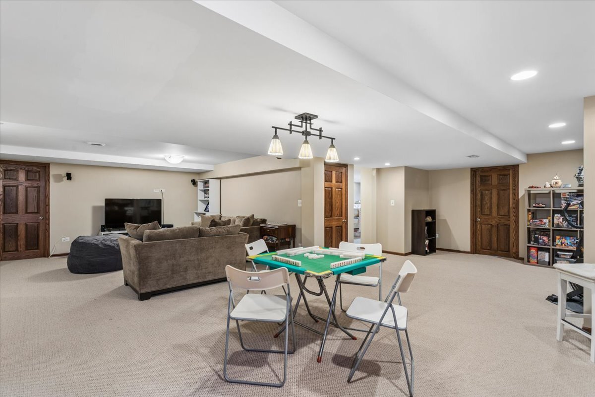 2715 35th Street, Oak Brook, IL 60523