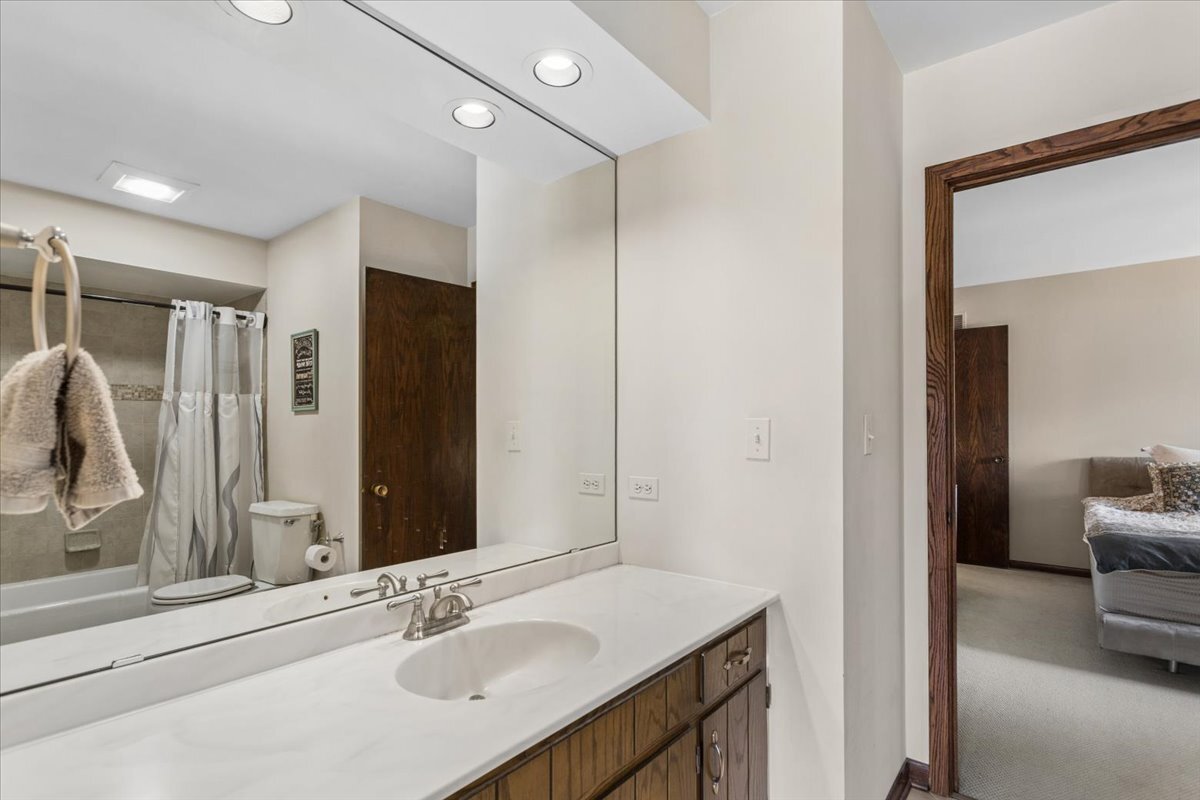 2715 35th Street, Oak Brook, IL 60523