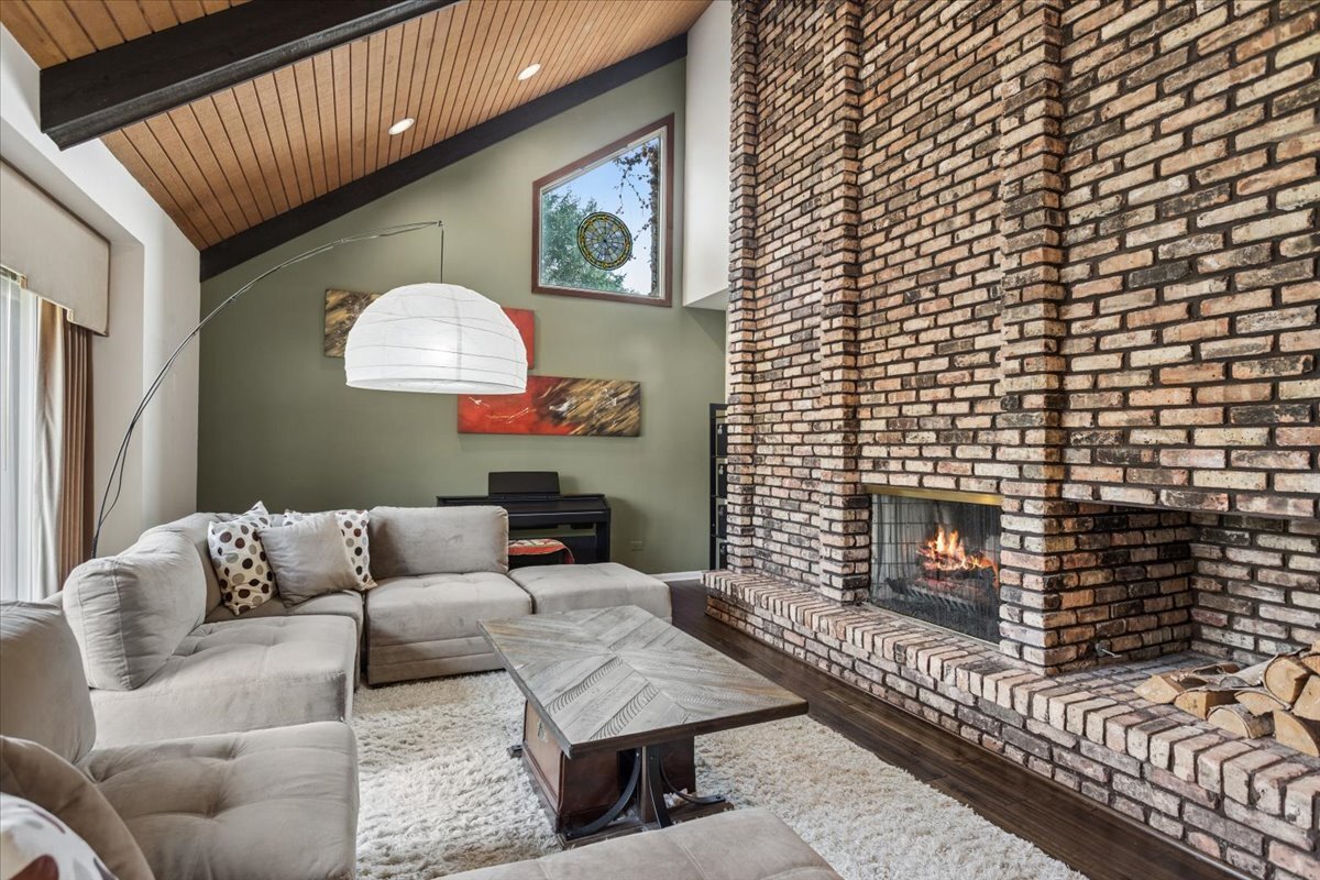 2715 35th Street, Oak Brook, IL 60523