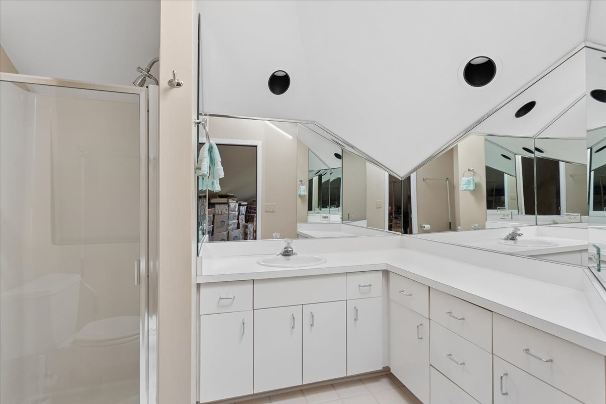 2715 35th Street, Oak Brook, IL 60523