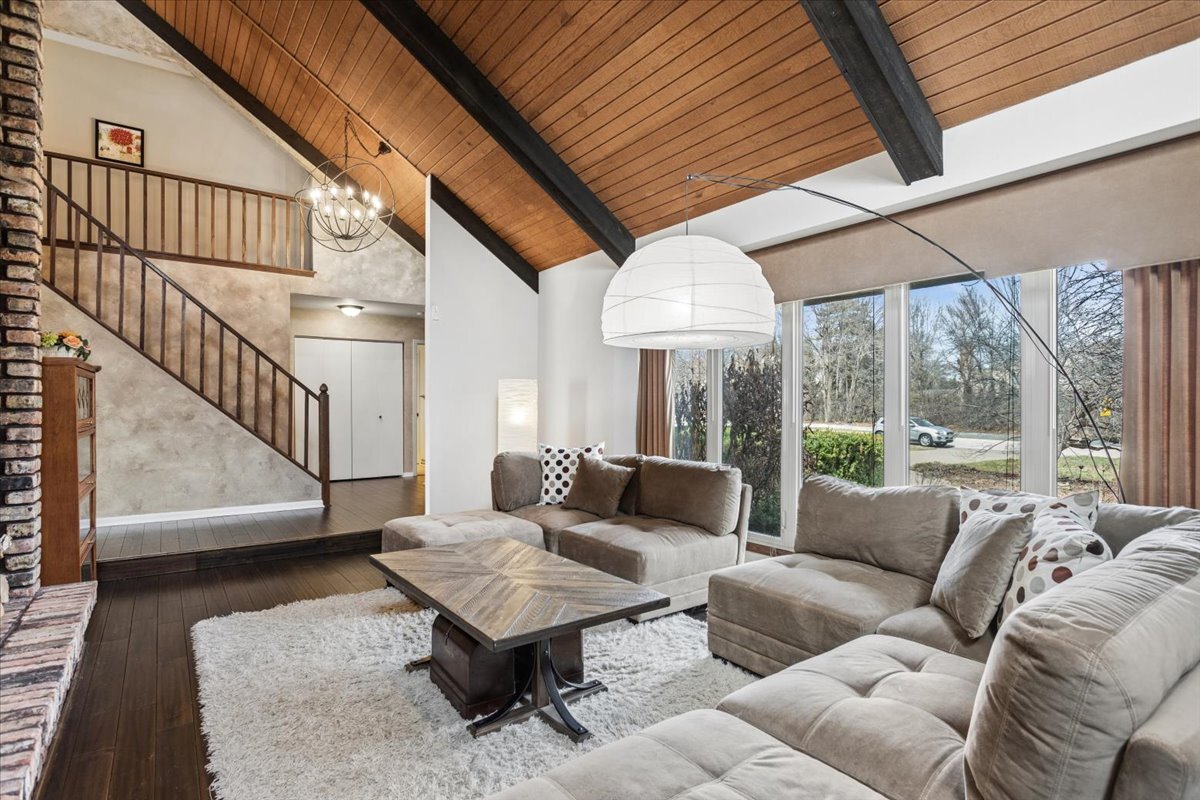 2715 35th Street, Oak Brook, IL 60523