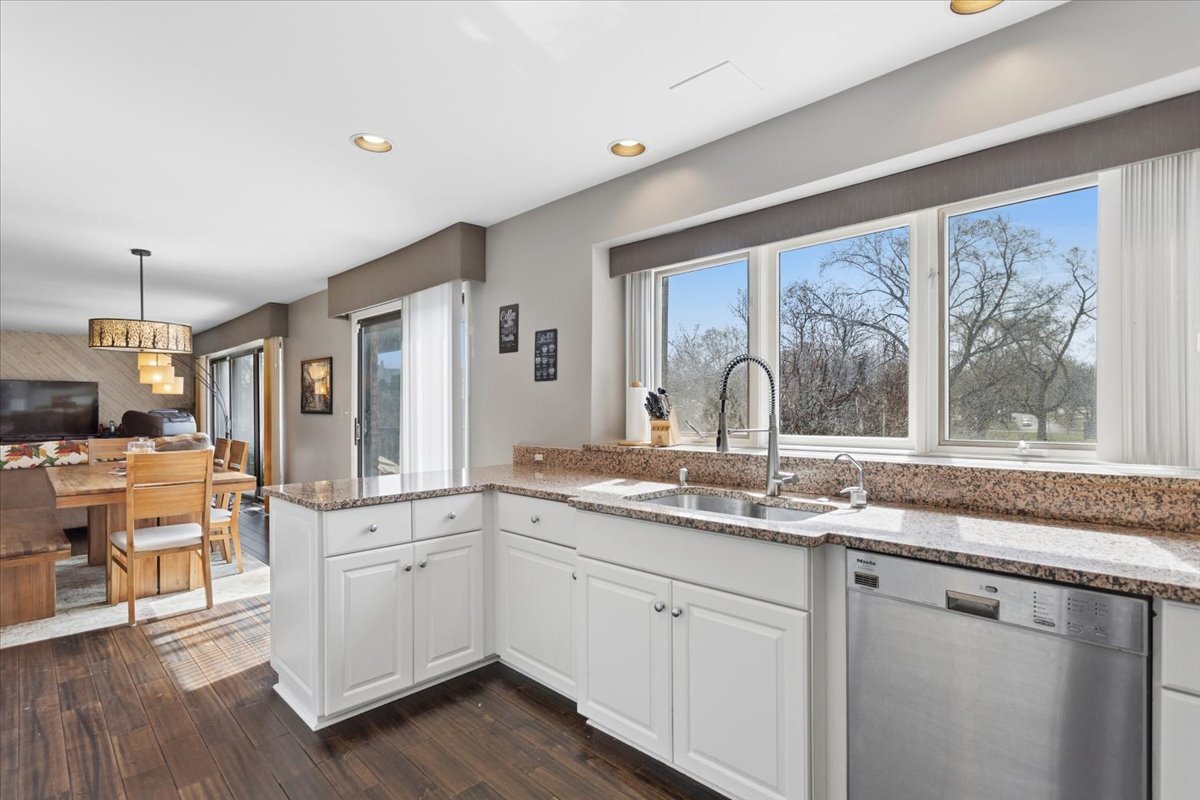 2715 35th Street, Oak Brook, IL 60523