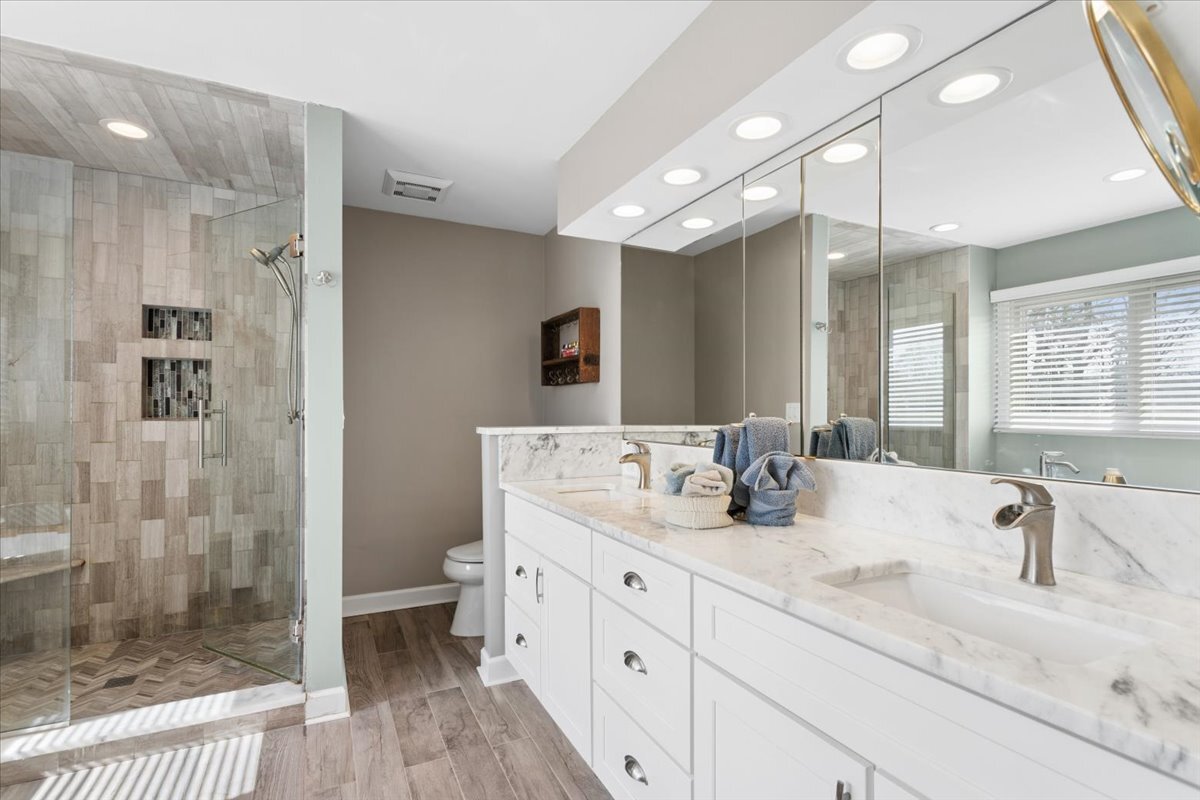 2715 35th Street, Oak Brook, IL 60523