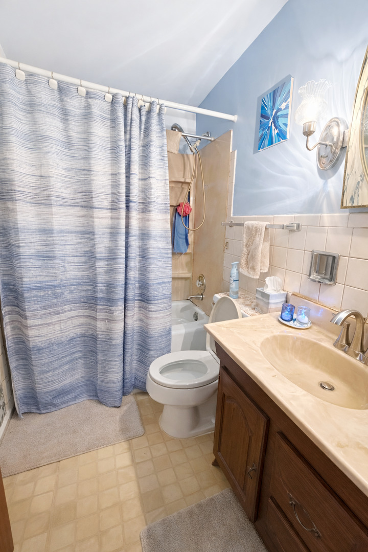 1320B Lore Lane #110, Lombard, IL 60148