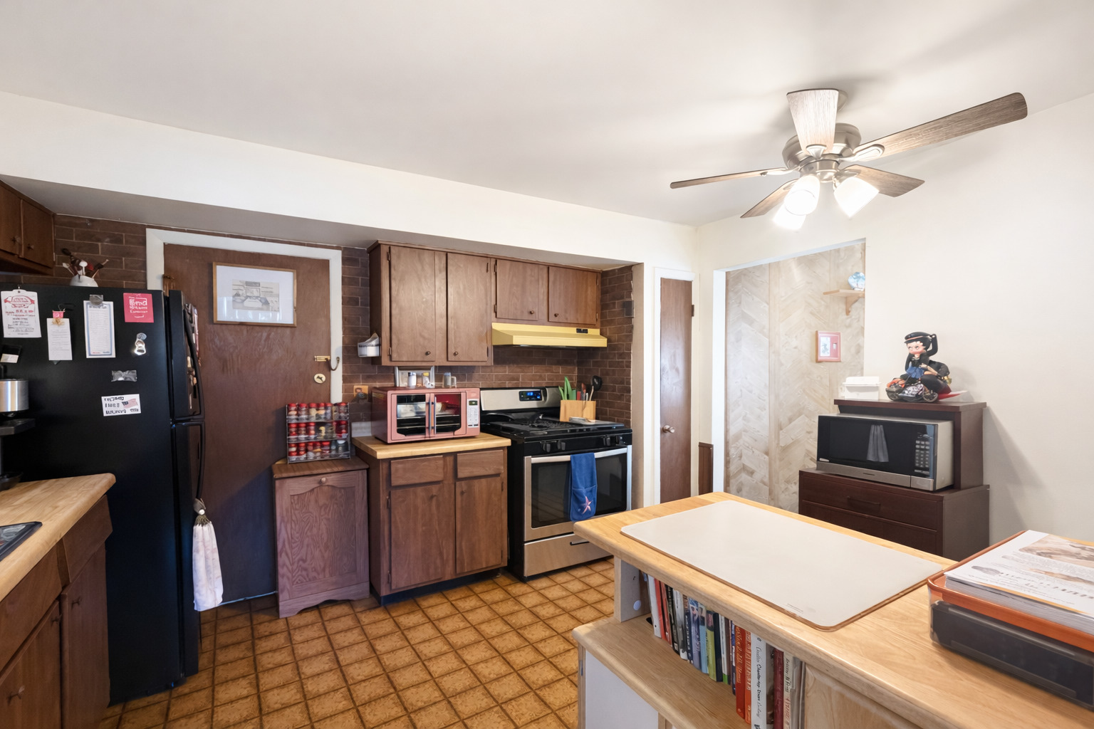 1320B Lore Lane #110, Lombard, IL 60148