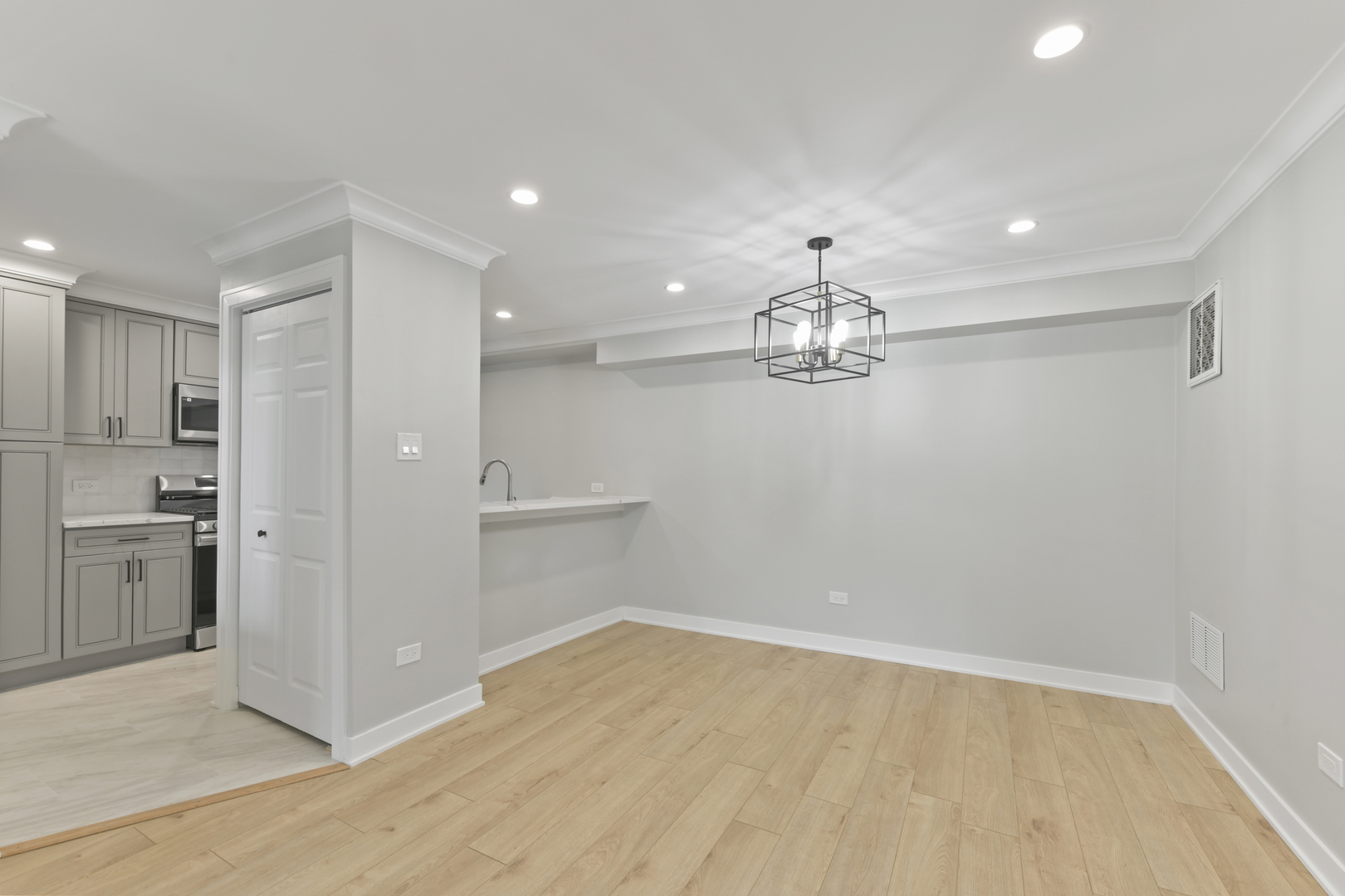 49 Orchard Terrace #2, Lombard, IL 60148