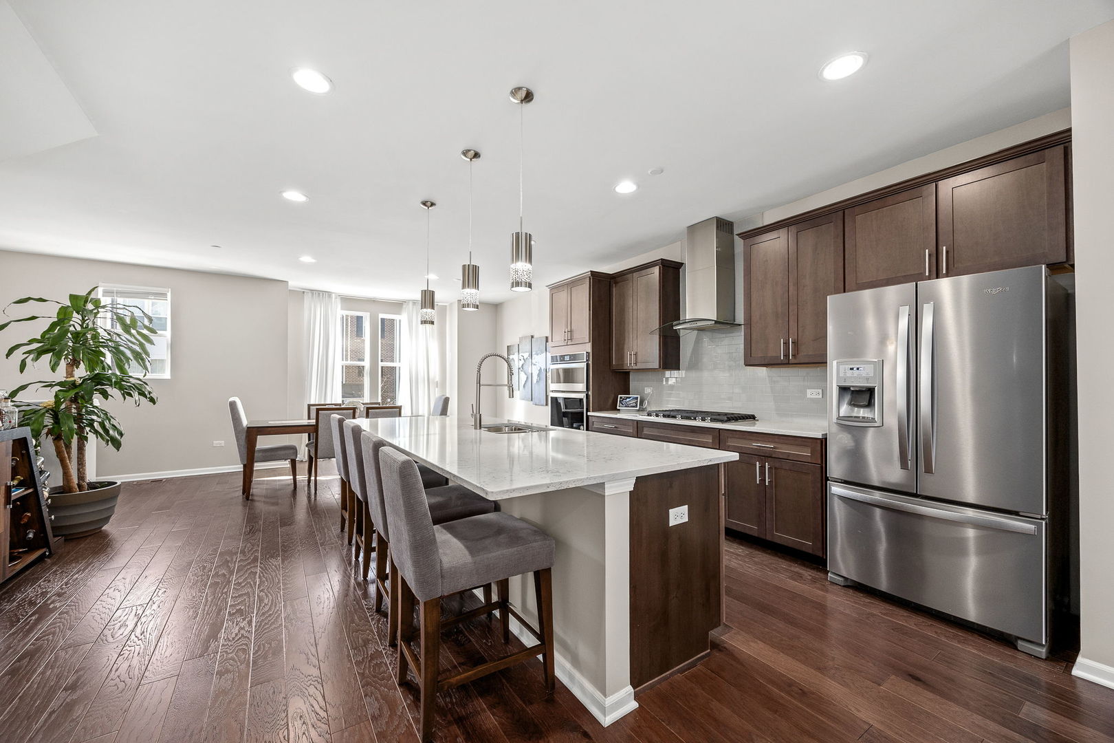 906 Coletta Circle, Naperville, IL 60563