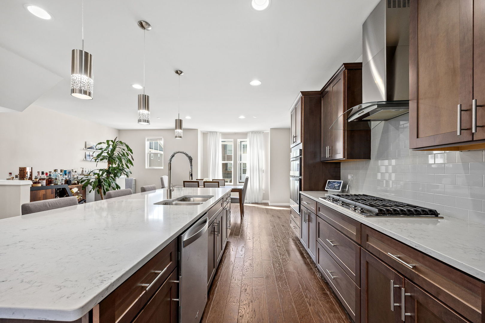 906 Coletta Circle, Naperville, IL 60563