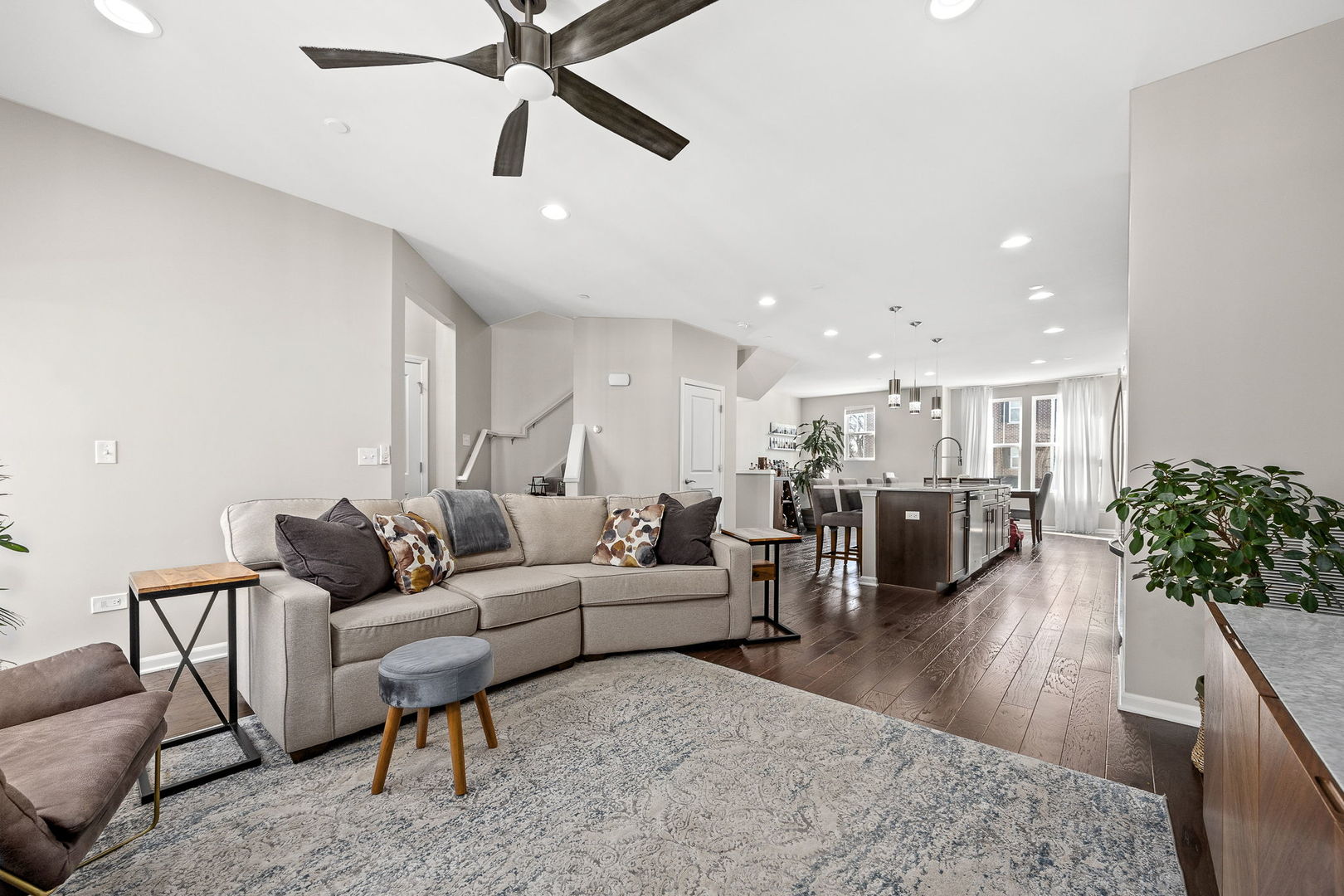 906 Coletta Circle, Naperville, IL 60563