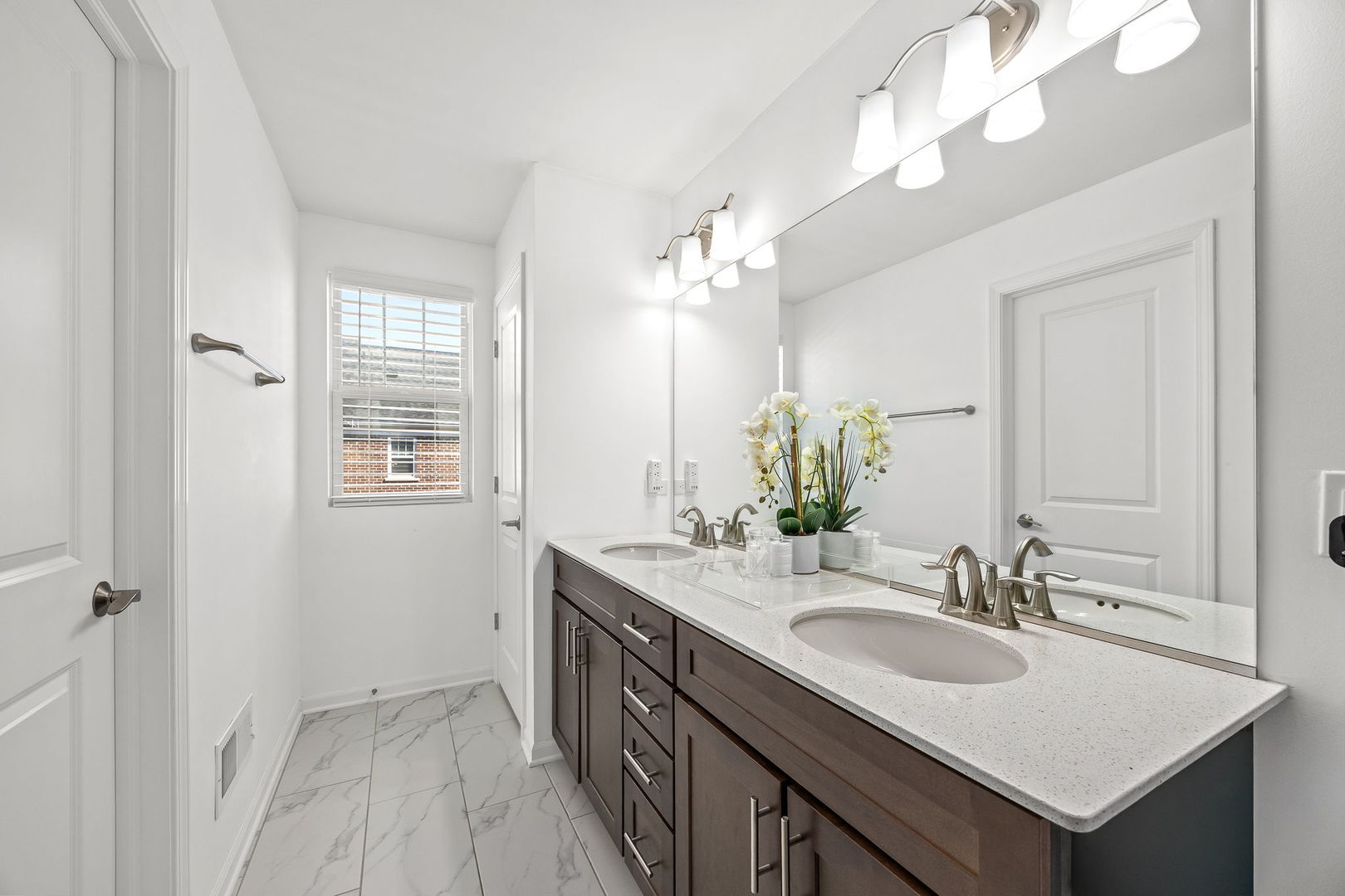 906 Coletta Circle, Naperville, IL 60563