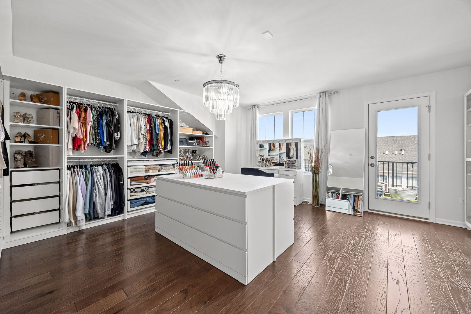 906 Coletta Circle, Naperville, IL 60563