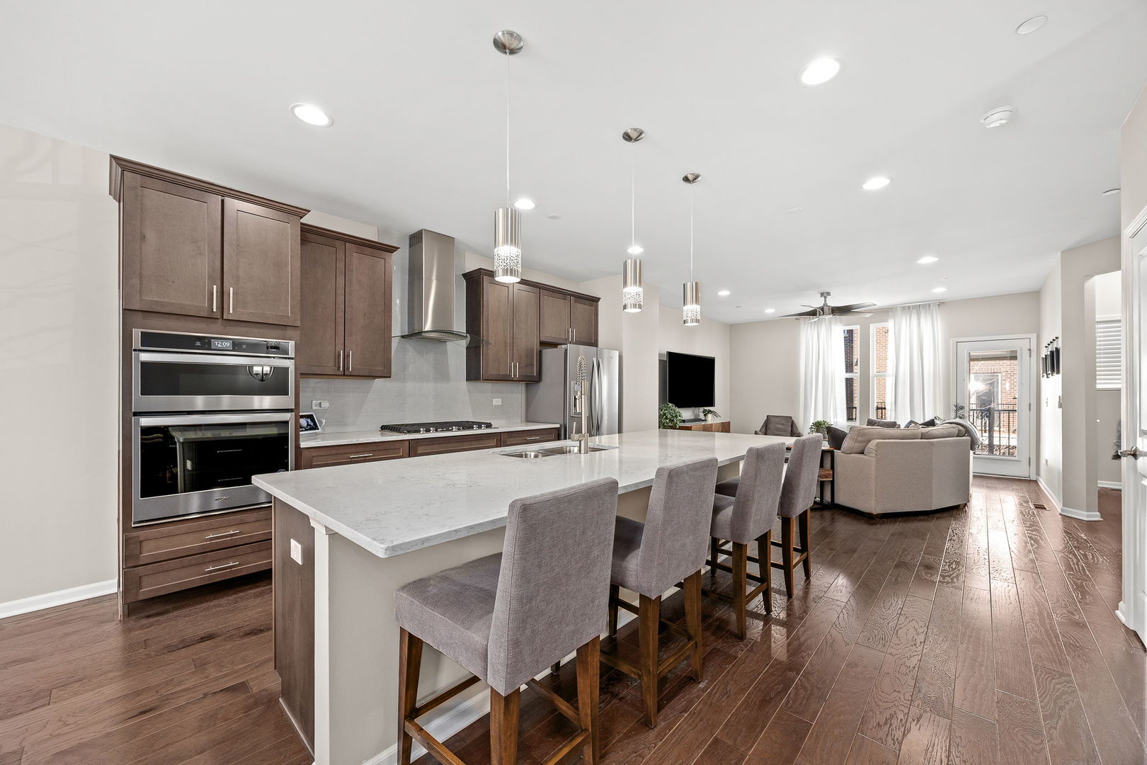 906 Coletta Circle, Naperville, IL 60563