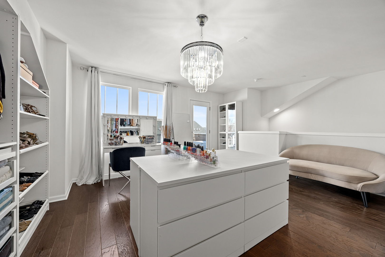 906 Coletta Circle, Naperville, IL 60563